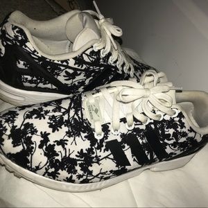 RARE!!! SIZE 8 PATTERNED ADIDAS